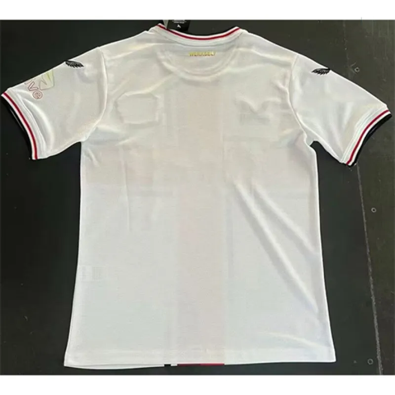 Kit di casa del Bayer Leverkusen, bianco, 2024/25