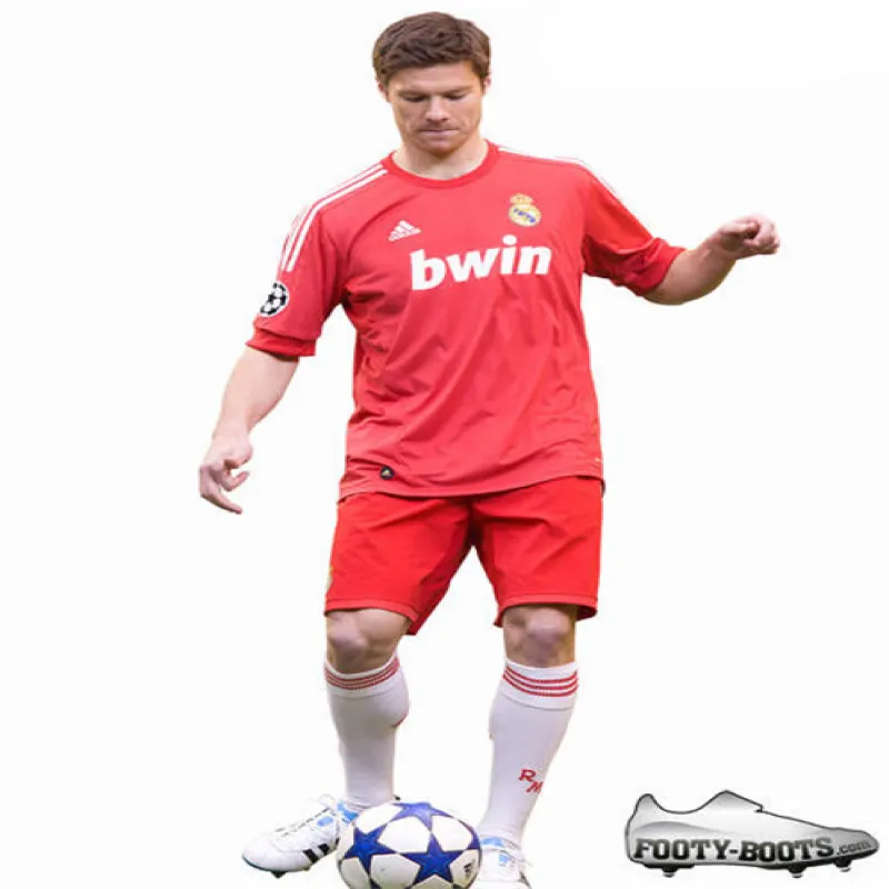 Real Madrid Retro Third Jersey 2011/12 - Red