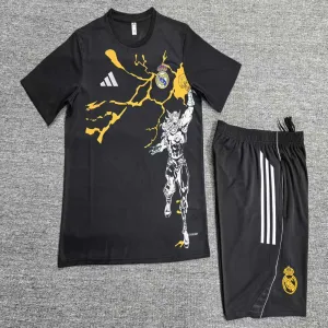 Real Madrid 2025/26 tenue d entraînement Marvel enfant noir
