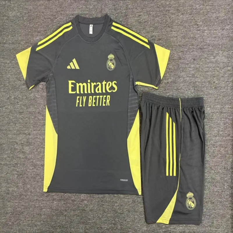 Real Madrid 2025/26 Set Allenamento Bambino grigio
