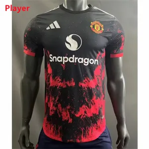 Camiseta de entrenamiento de los jugadores de Manchester United 2024/25 - Negro/Rojo