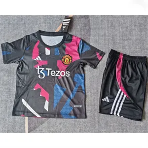 Camiseta de entrenamiento + pantalones cortos para niños de Manchester United 2024/25 - Negro