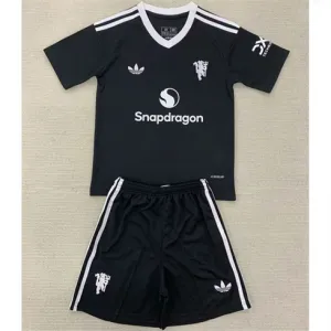 Camiseta de portero + pantalones cortos para niños de Manchester United 2024/25 - Negro