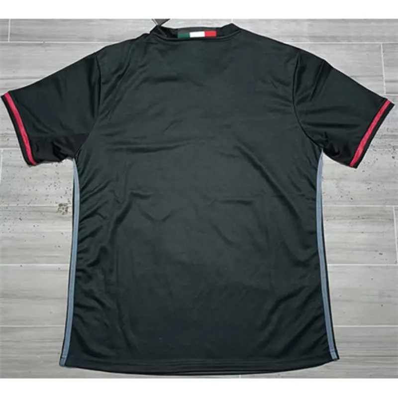 Maglia retro di casa con pelliccia dell'AC Milan 2016/17 - Nera