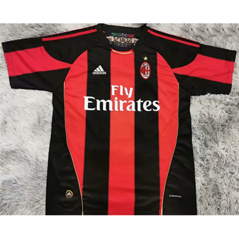 Maillot rétro de domicile de l'AC Milan 2010/11 - Rouge