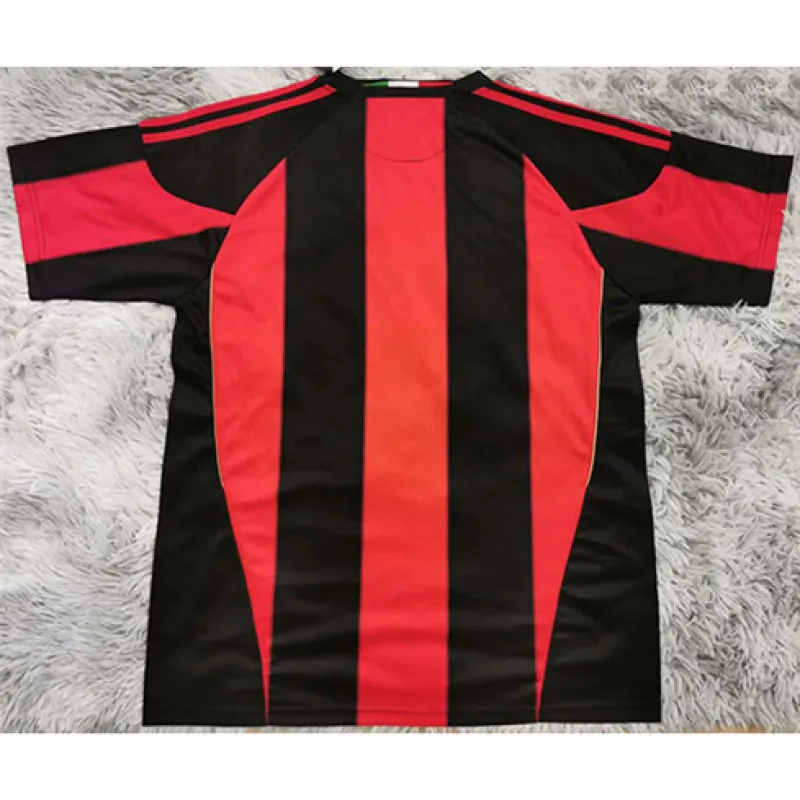 Maillot rétro de domicile de l'AC Milan 2010/11 - Rouge