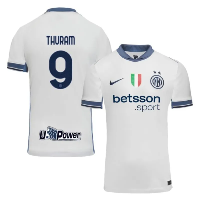 La maglia di trasferta 2024/25 dell'Inter Milan di Marcus Thuram - Bianca