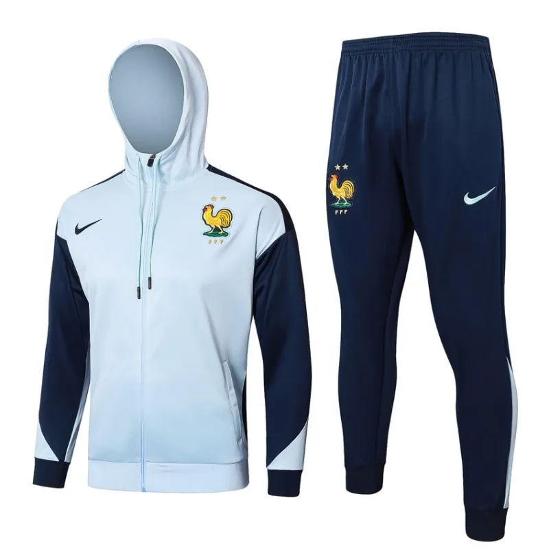 Le survêtement avec capuche et les pantalons de l'équipe de France pour la saison 2024/25 - blanc/bleu.