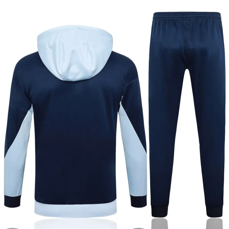 Le survêtement avec capuche et les pantalons de l'équipe de France pour la saison 2024/25 - blanc/bleu.