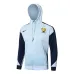 Le survêtement avec capuche et les pantalons de l'équipe de France pour la saison 2024/25 - blanc/bleu.