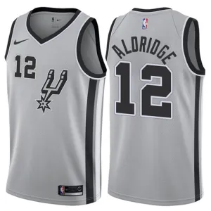 LaMarcus Aldridge. San Antonio Spurs. Grau